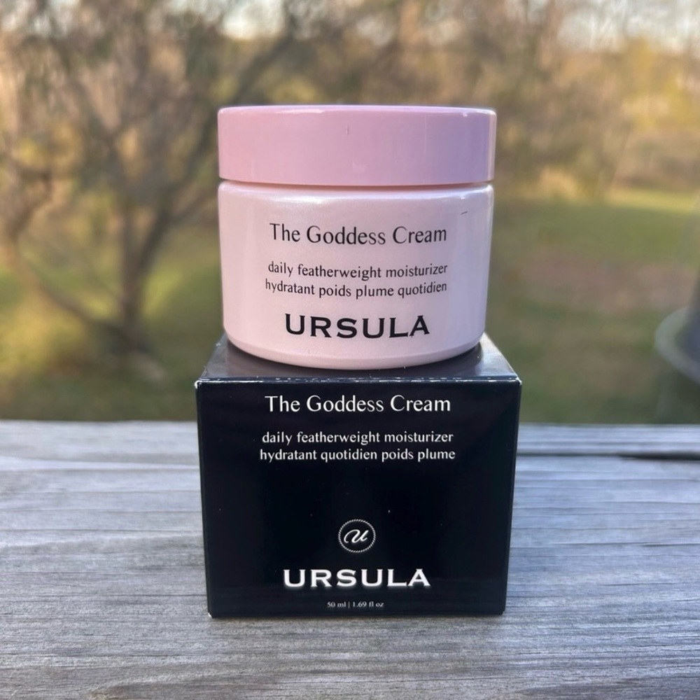 🌟HOST PICK🌟Ursula The Goddess Cream - Daily Featherweight Moisturizer. NIB